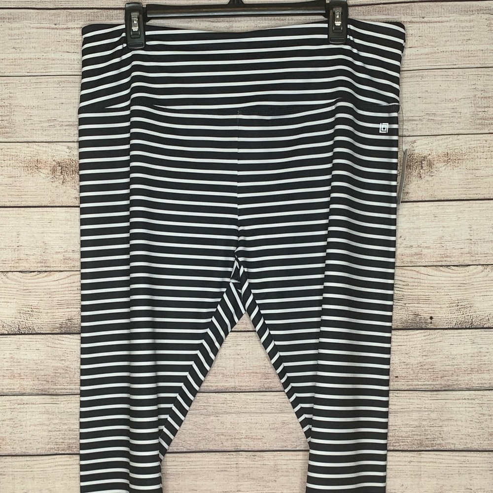 NWT Liz Claiborne Weekend Black and White Striped Cropped Leggings Size XL